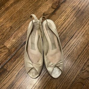 Roberto del Carlo Italian made size 38 gold sling back pumps